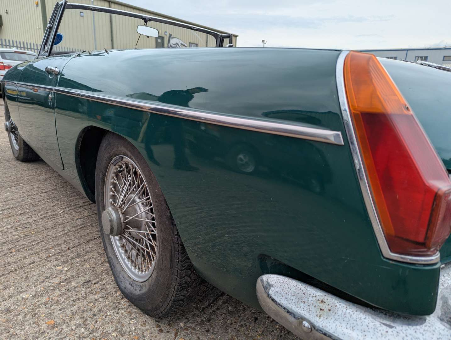 <p>1970 MG B ROADSTER</p>