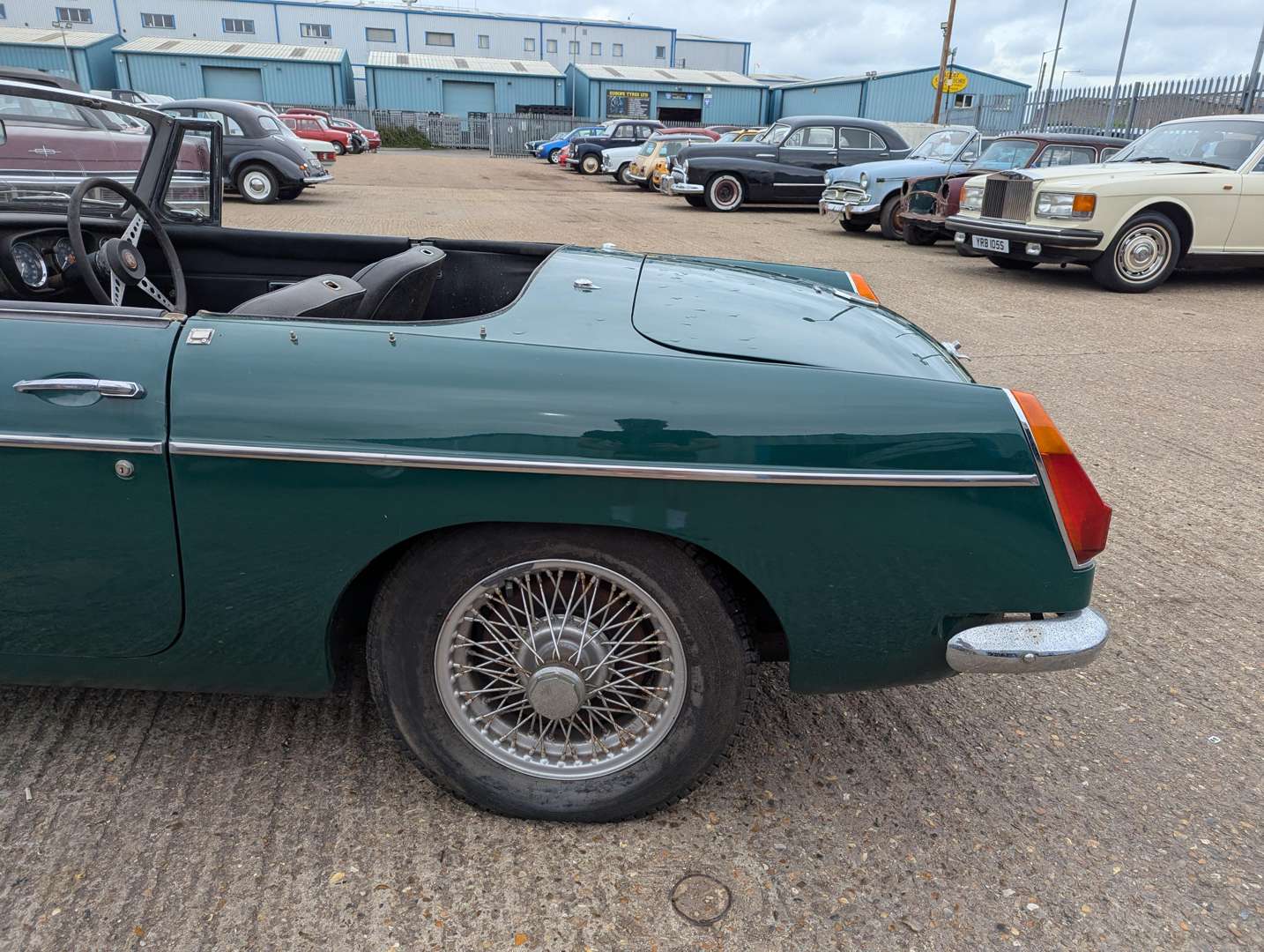 <p>1970 MG B ROADSTER</p>