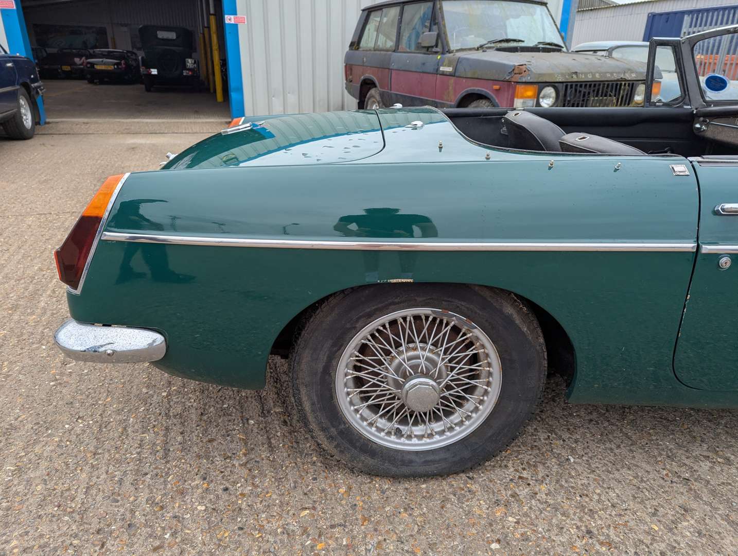 <p>1970 MG B ROADSTER</p>