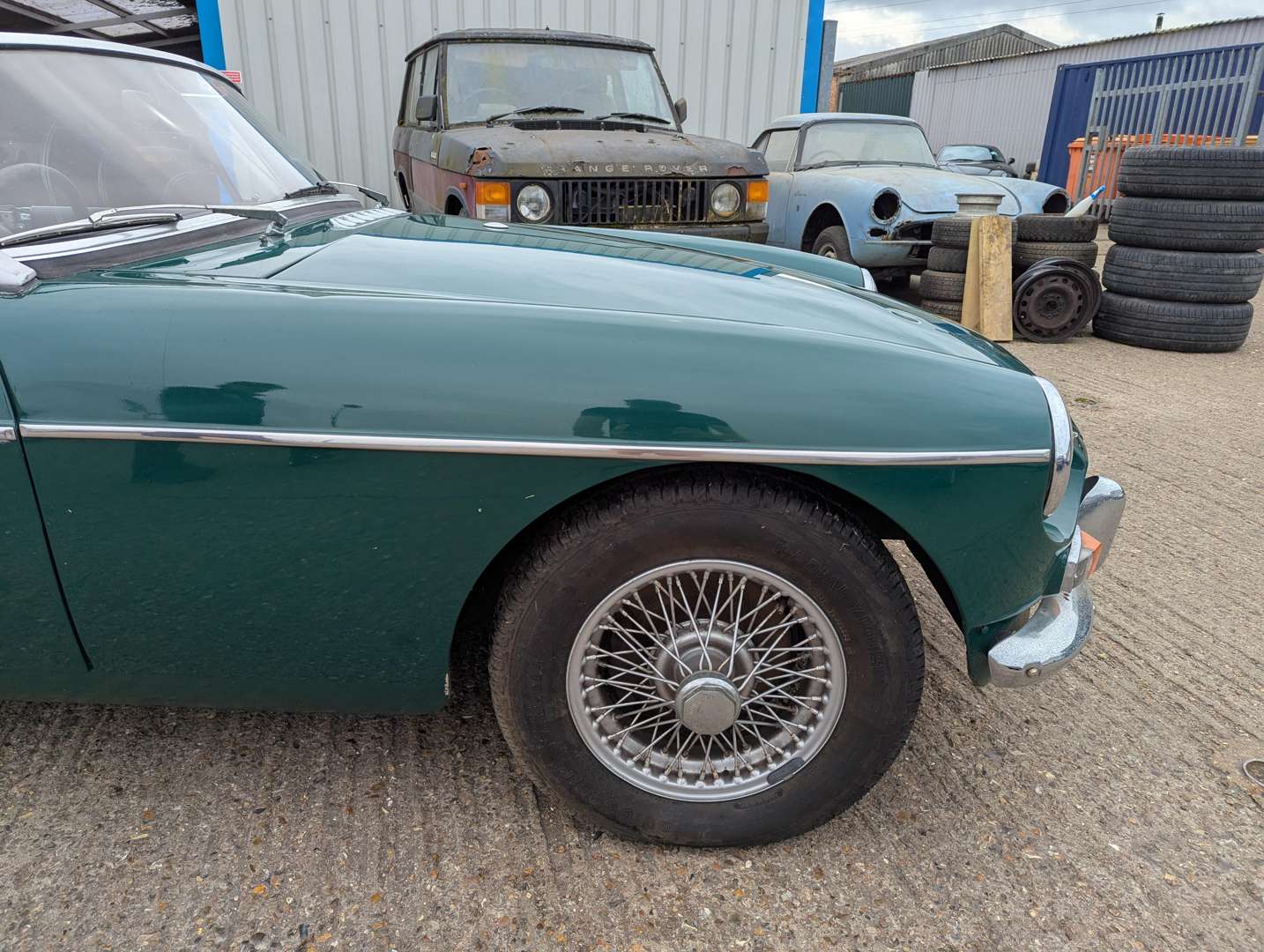<p>1970 MG B ROADSTER</p>