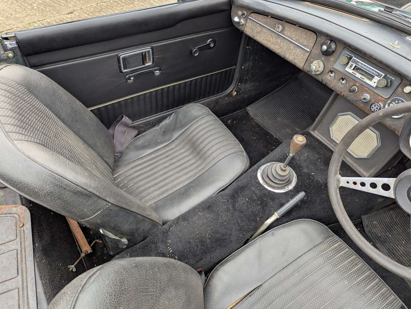 <p>1970 MG B ROADSTER</p>