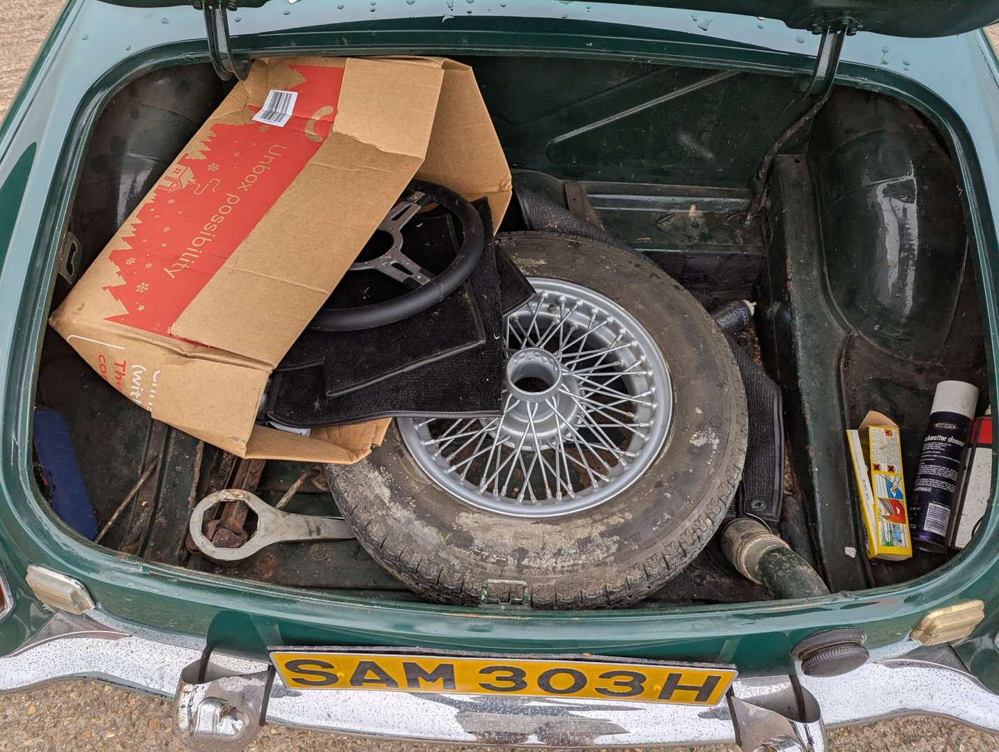 <p>1970 MG B ROADSTER</p>