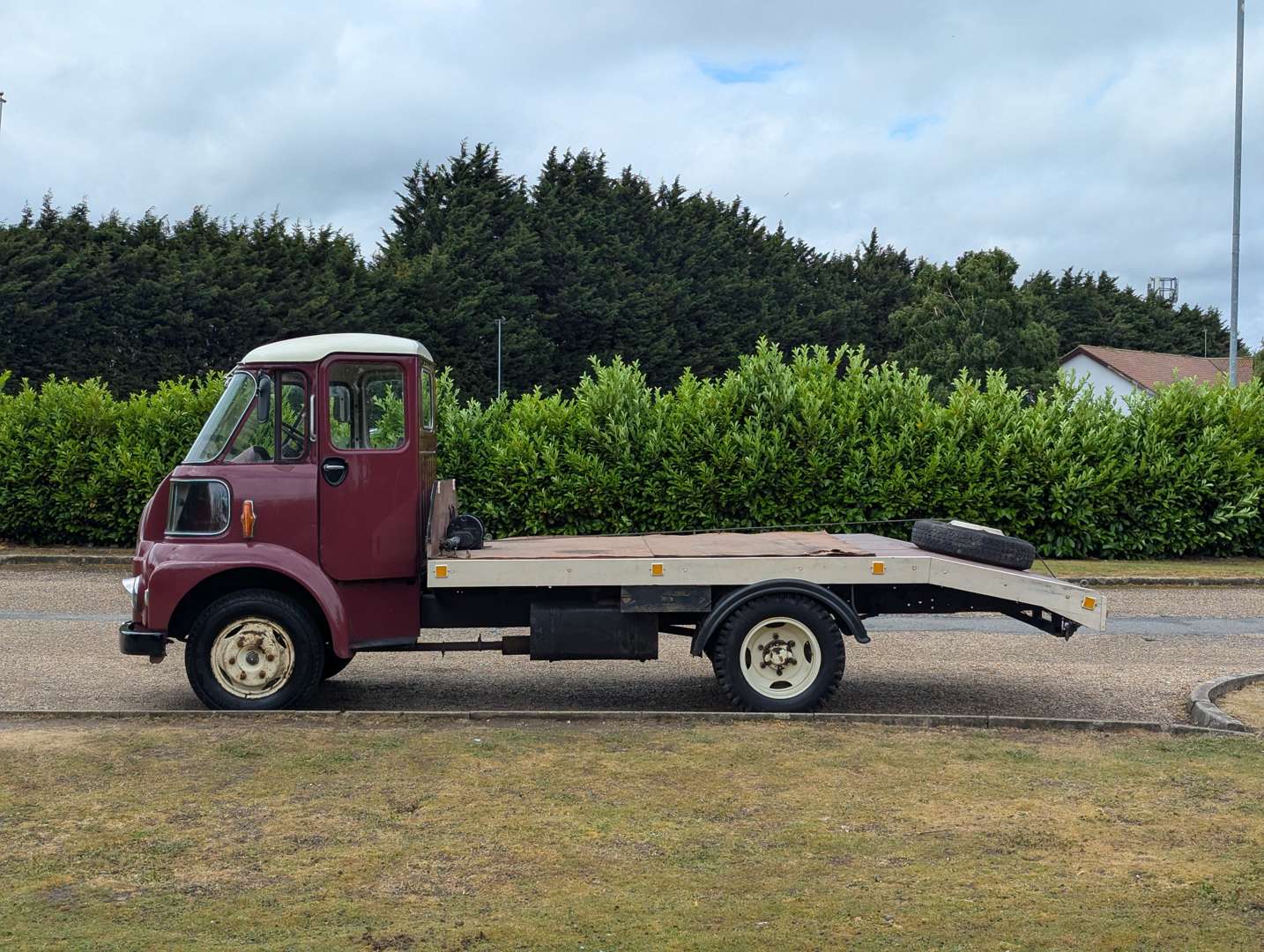 <p>1966 MORRIS FG TRUCK</p>