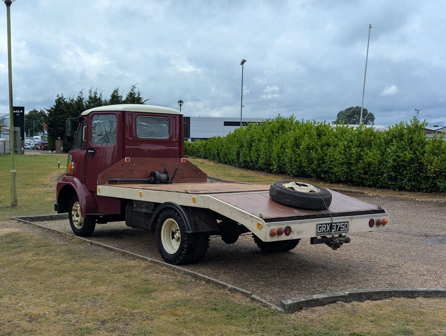 <p>1966 MORRIS FG TRUCK</p>