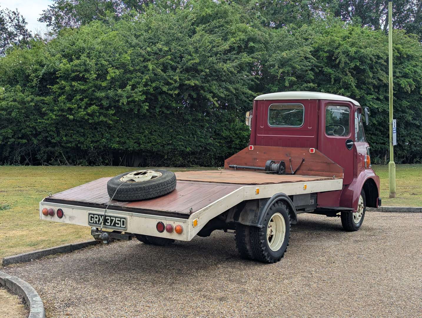 <p>1966 MORRIS FG TRUCK</p>