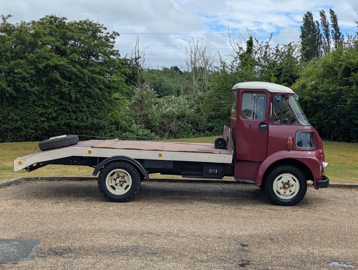 <p>1966 MORRIS FG TRUCK</p>
