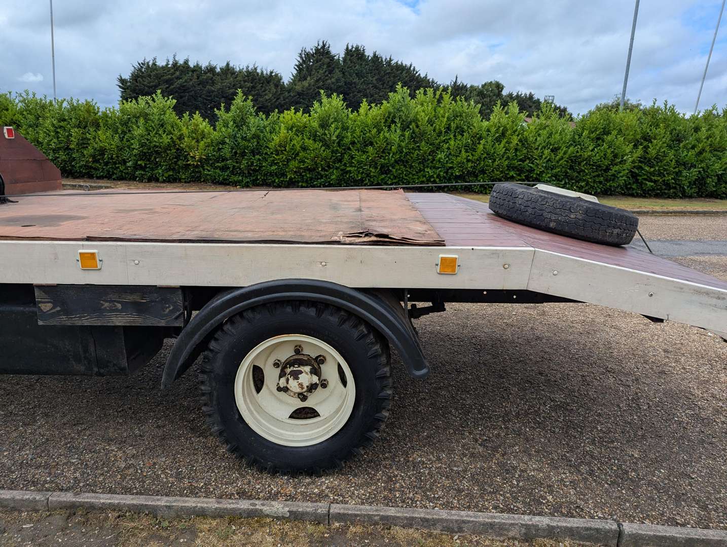 <p>1966 MORRIS FG TRUCK</p>
