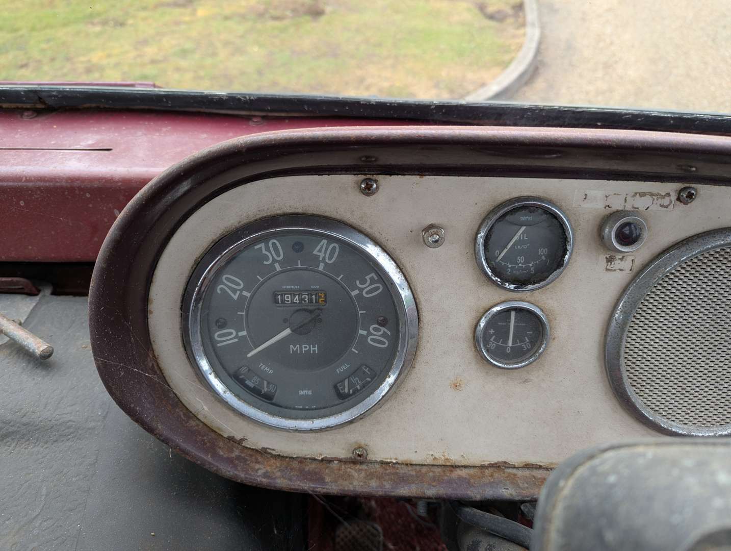 <p>1966 MORRIS FG TRUCK</p>