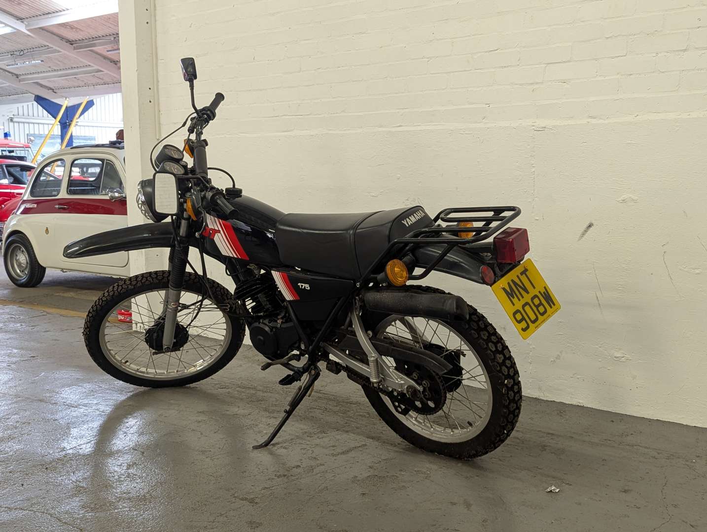 <p>1981 YAMAHA DT175</p>
