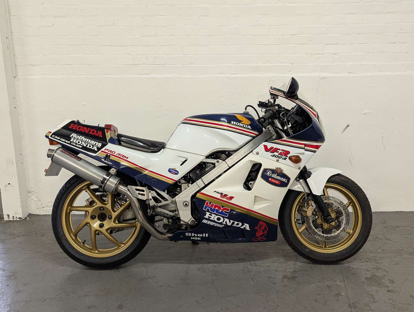 <p>1987 HONDA VFR 400R</p>