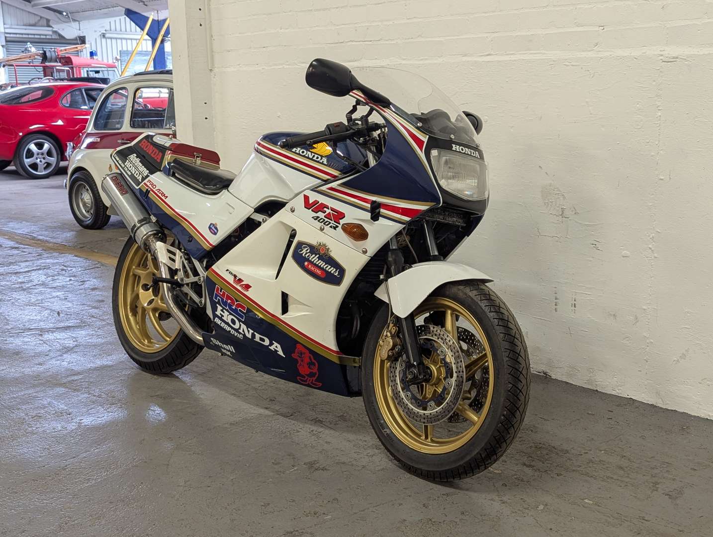 <p>1987 HONDA VFR 400R</p>