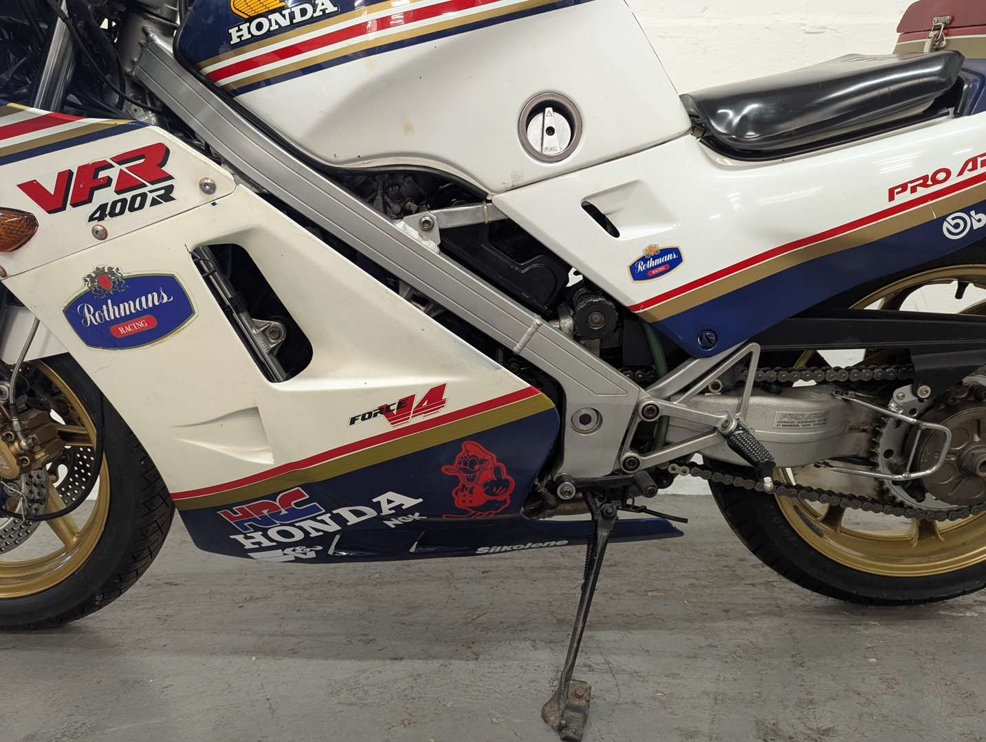 <p>1987 HONDA VFR 400R</p>