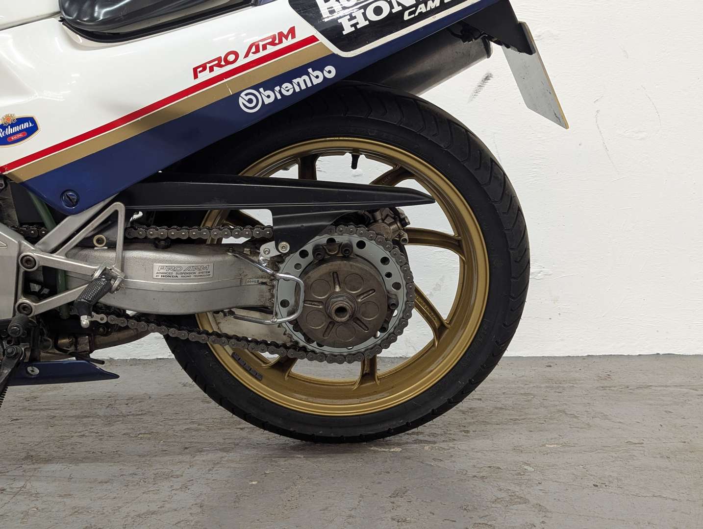 <p>1987 HONDA VFR 400R</p>