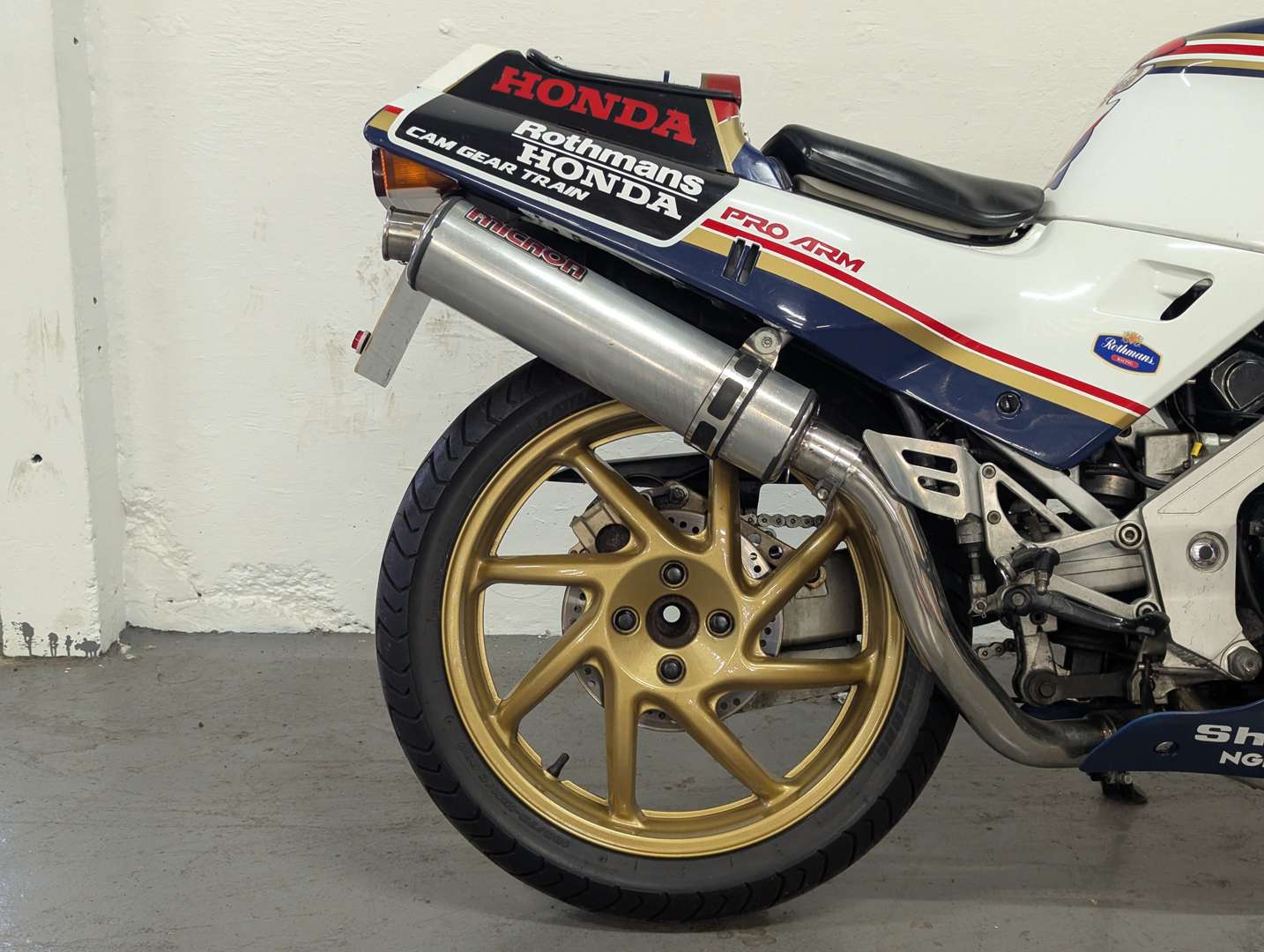 <p>1987 HONDA VFR 400R</p>