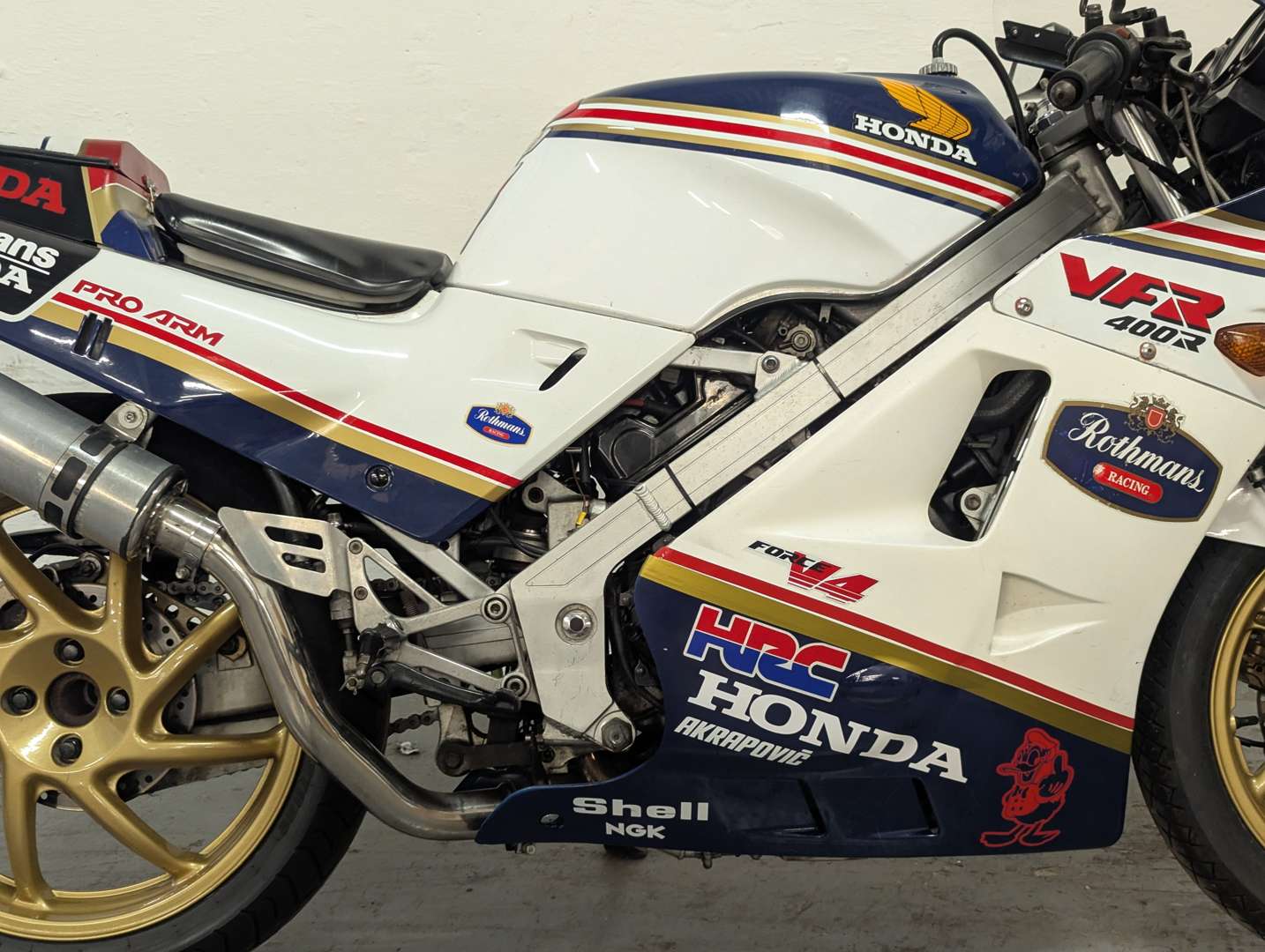 <p>1987 HONDA VFR 400R</p>