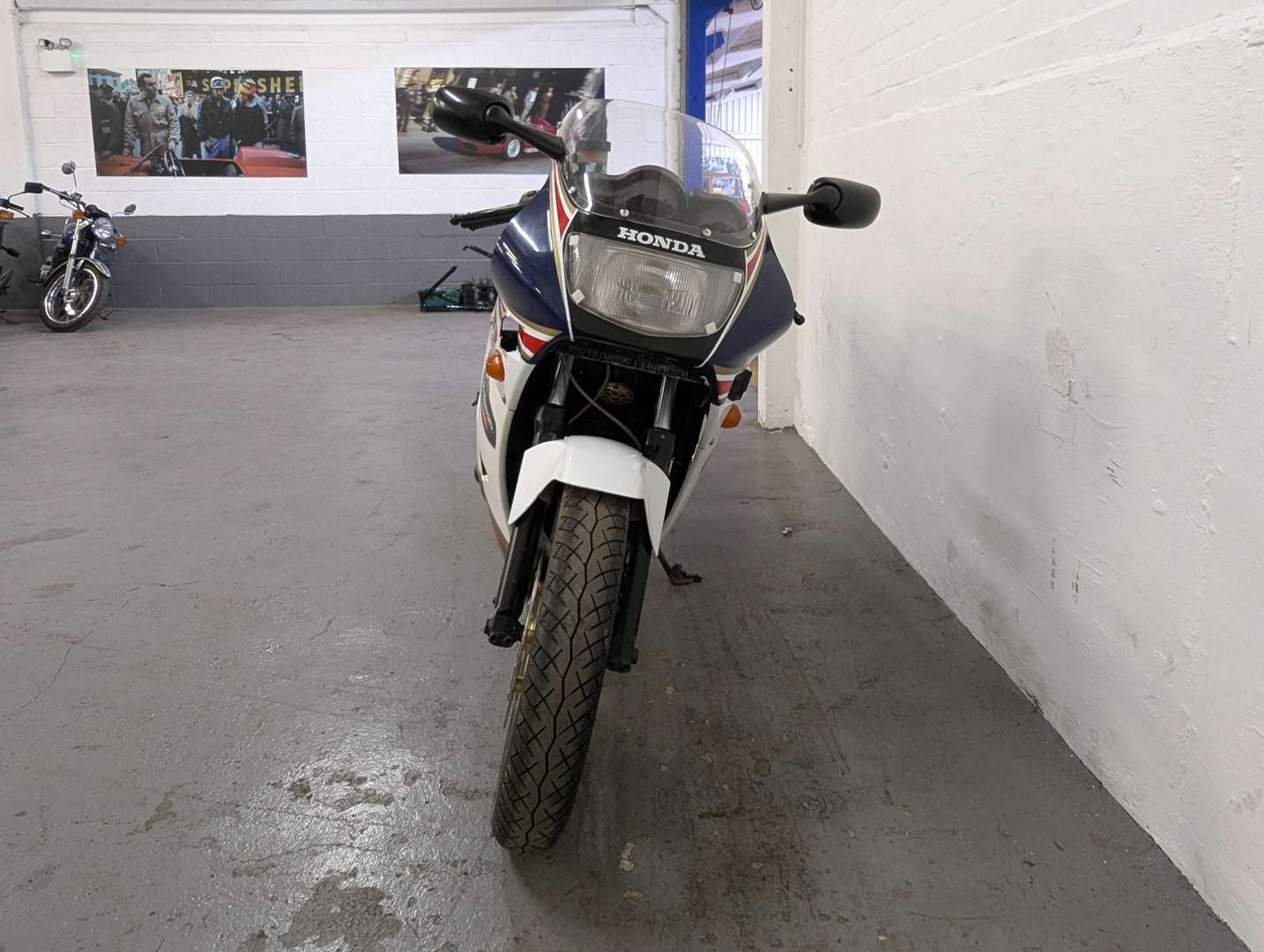 <p>1987 HONDA VFR 400R</p>