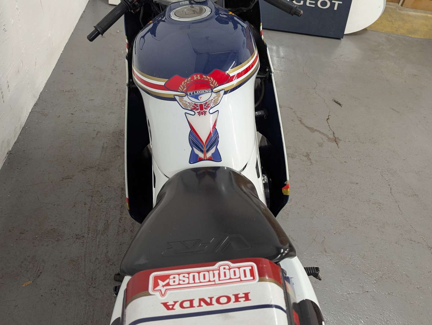 <p>1987 HONDA VFR 400R</p>