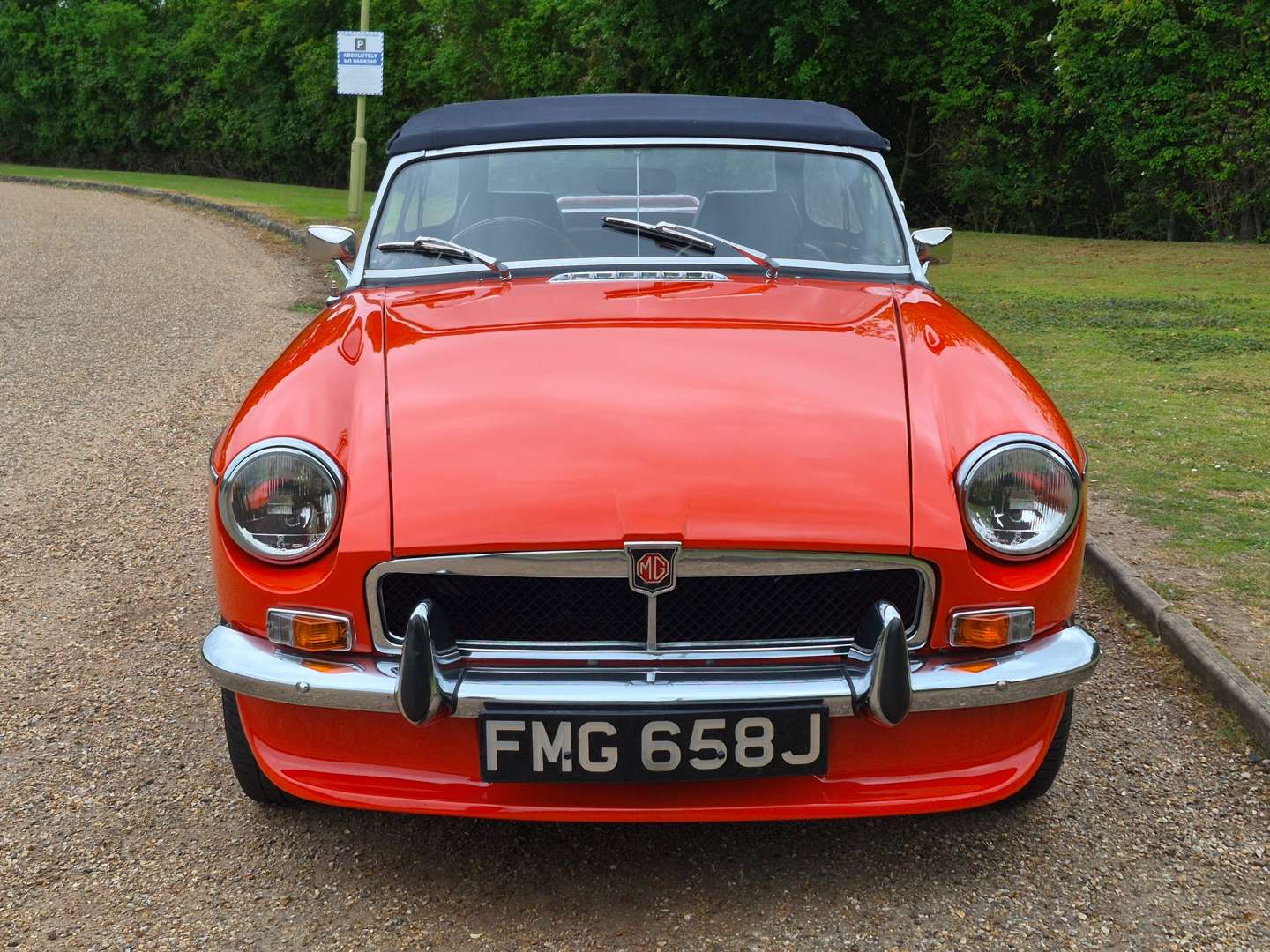 <p>1970 MG B ROADSTER</p>