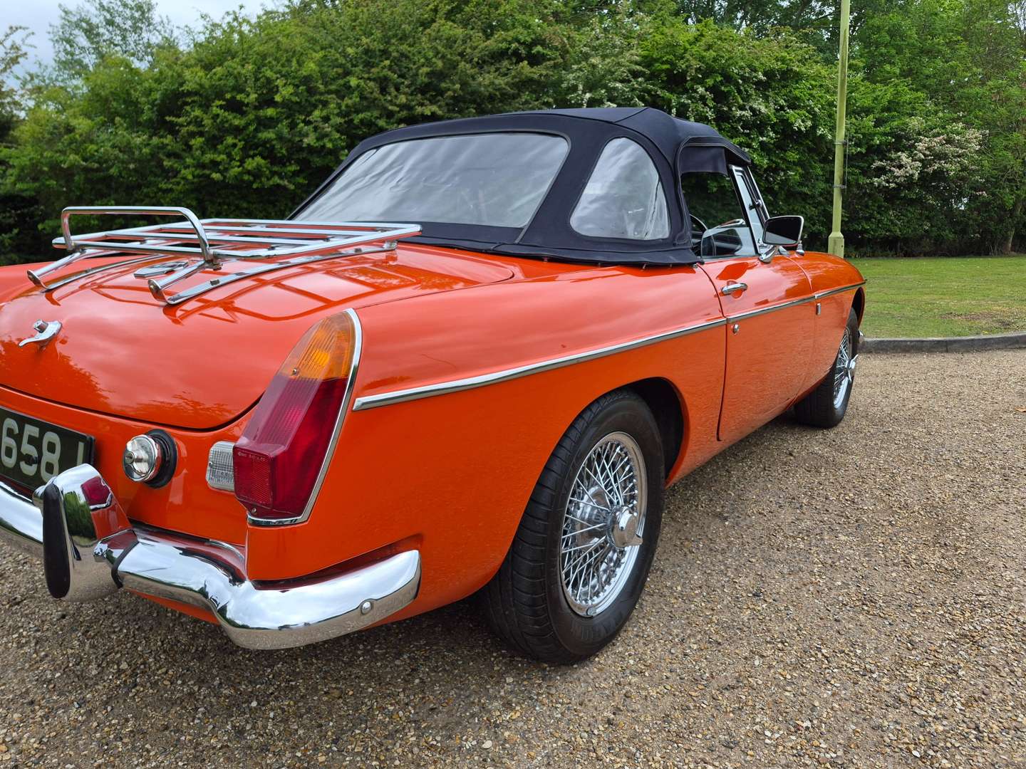 <p>1970 MG B ROADSTER</p>