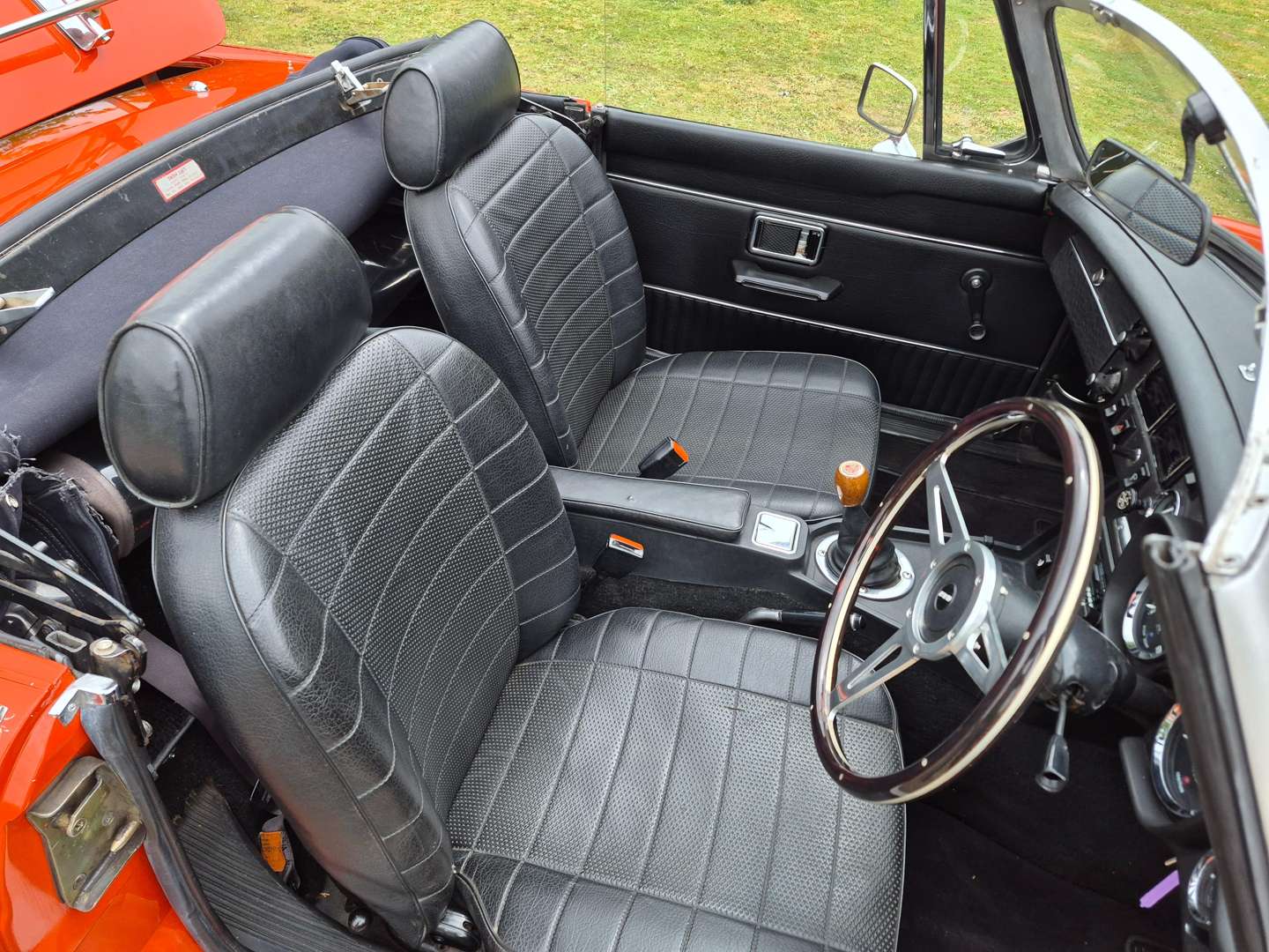 <p>1970 MG B ROADSTER</p>