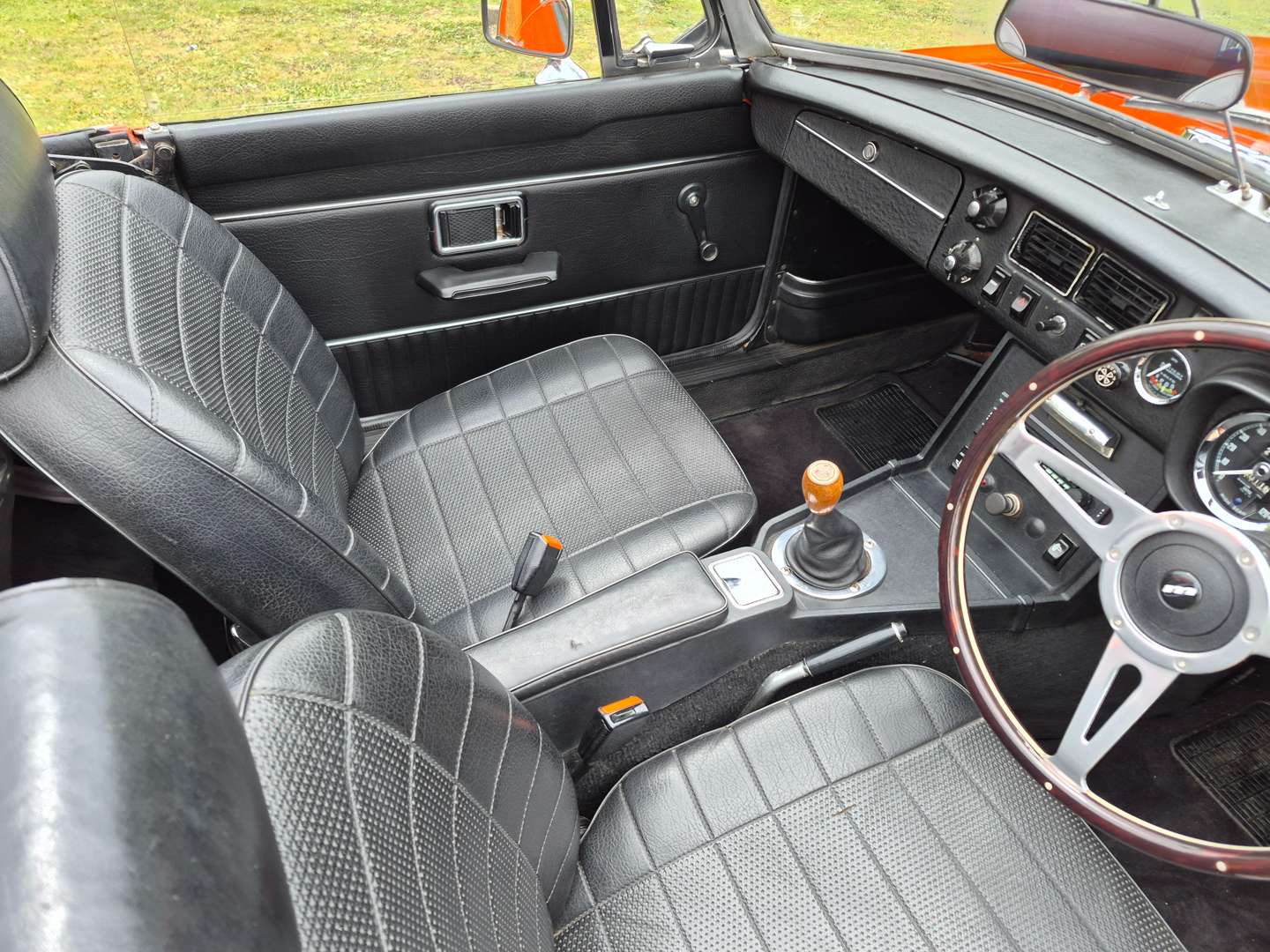 <p>1970 MG B ROADSTER</p>