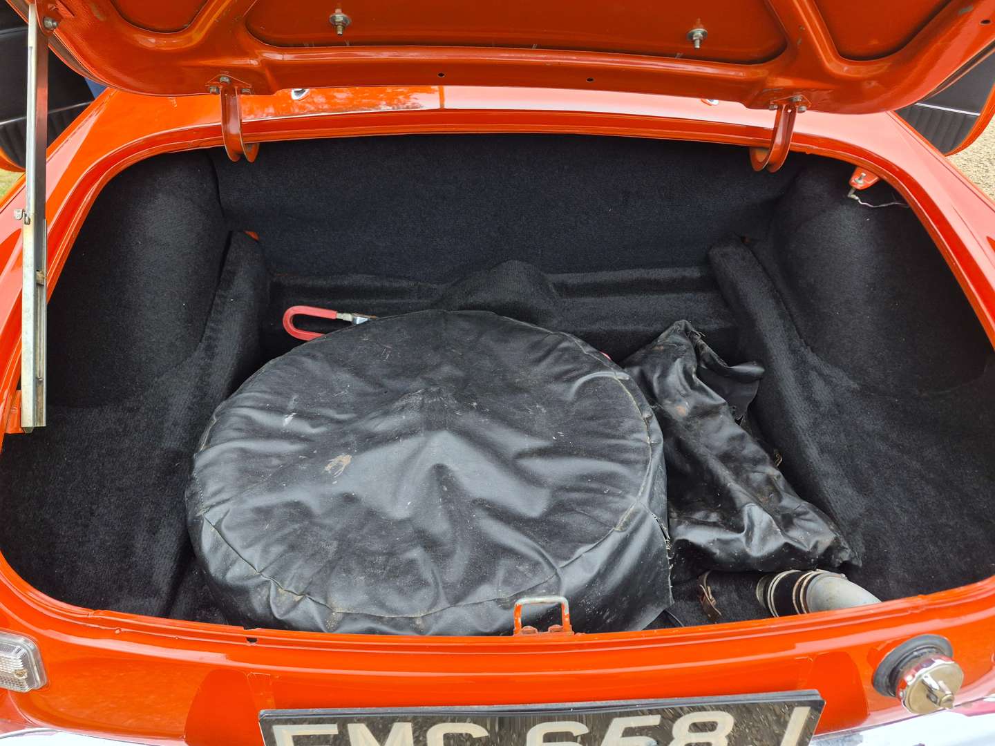<p>1970 MG B ROADSTER</p>