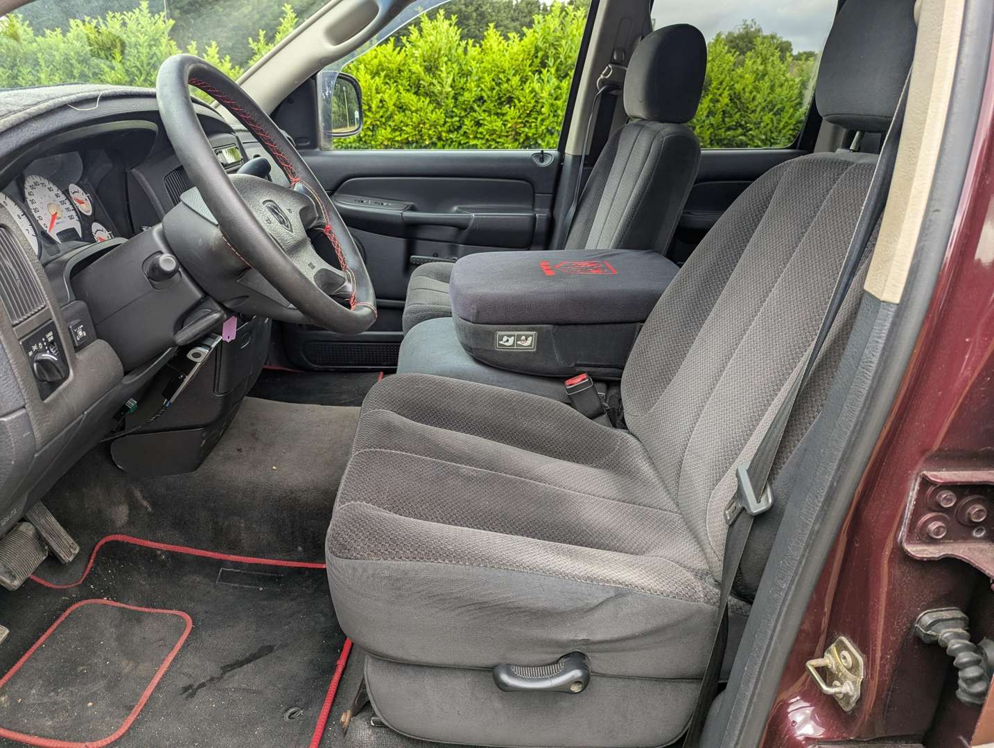 <p>2003 DODGE RAM 2500 SLT LHD</p>