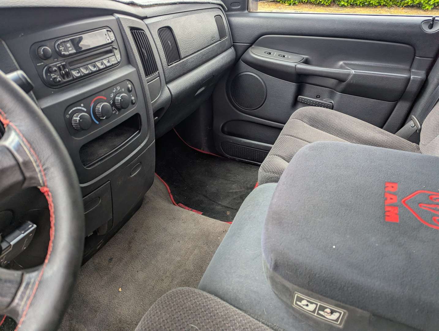 <p>2003 DODGE RAM 2500 SLT LHD</p>