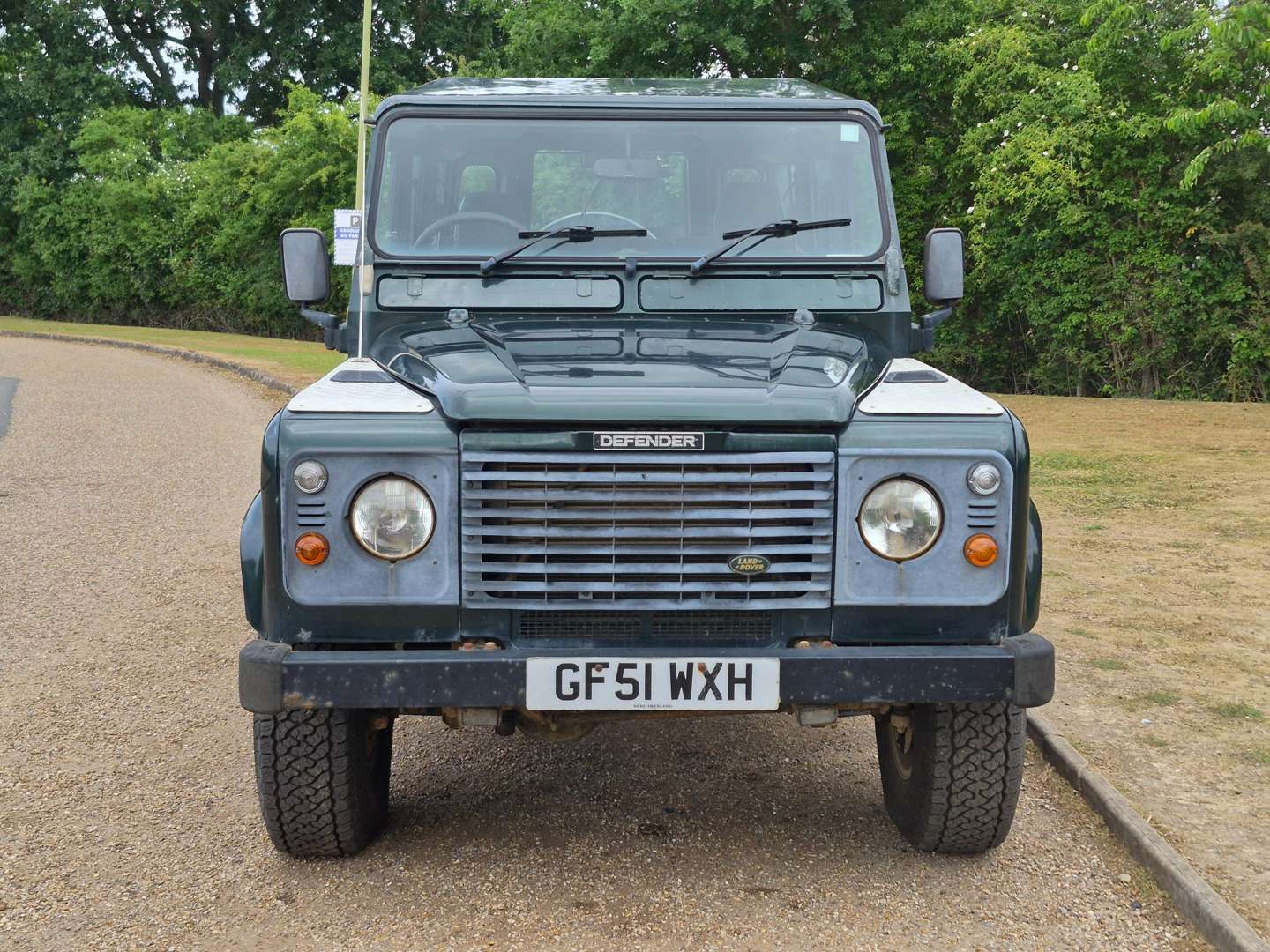 <p>2001 LAND ROVER DEFENDER</p>