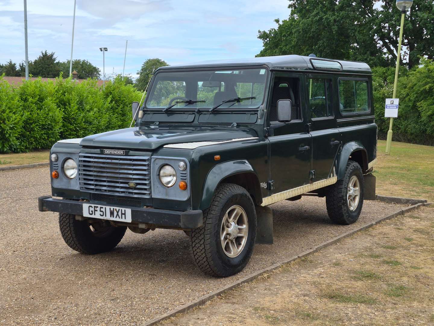 <p>2001 LAND ROVER DEFENDER</p>