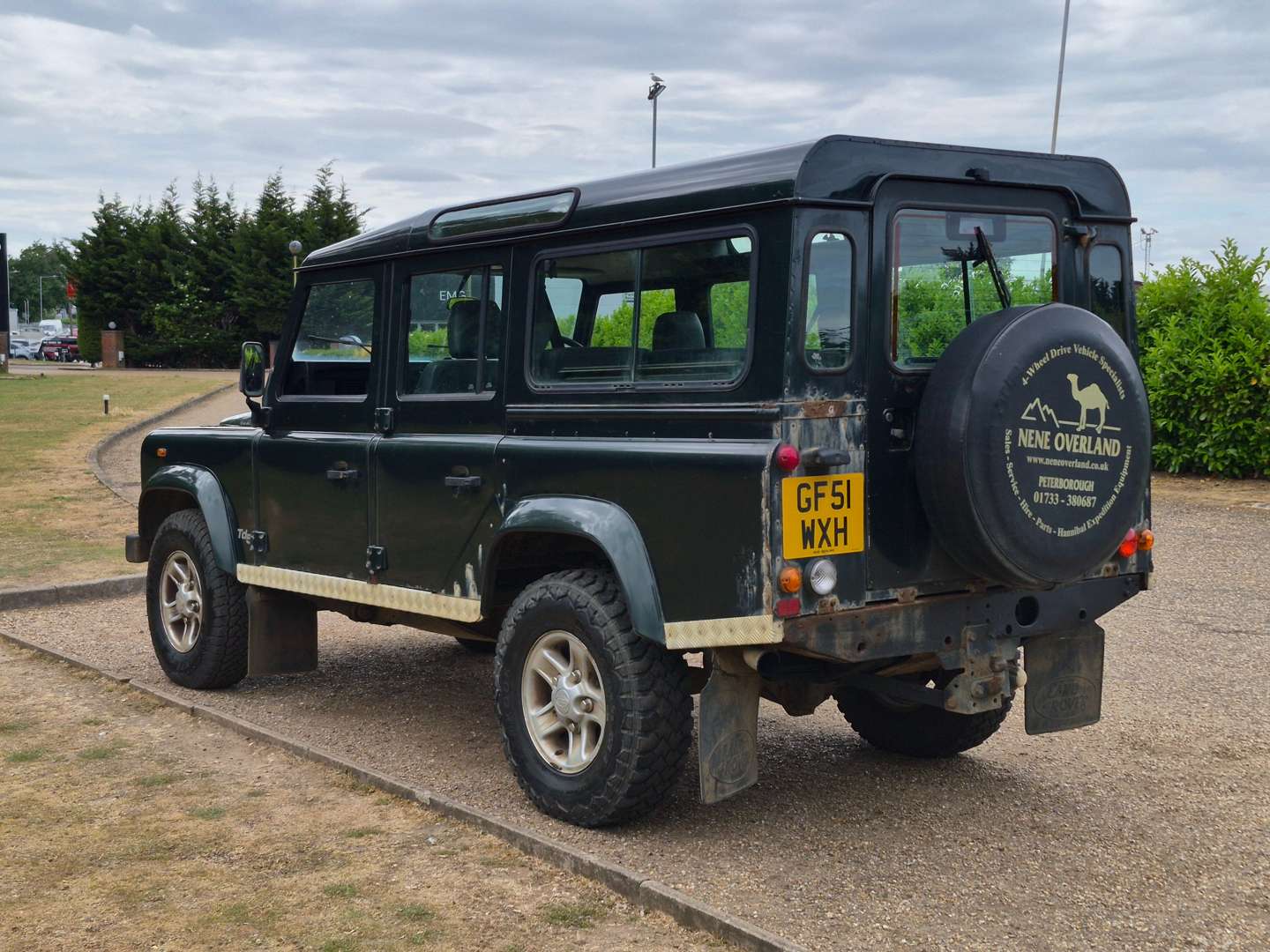 <p>2001 LAND ROVER DEFENDER</p>