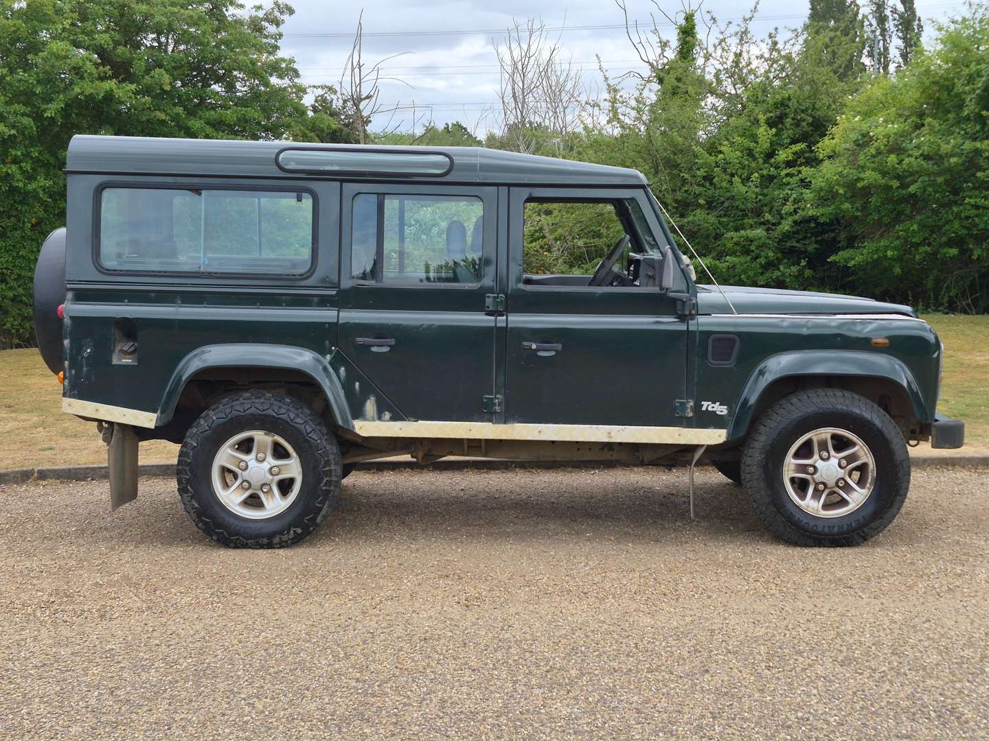<p>2001 LAND ROVER DEFENDER</p>