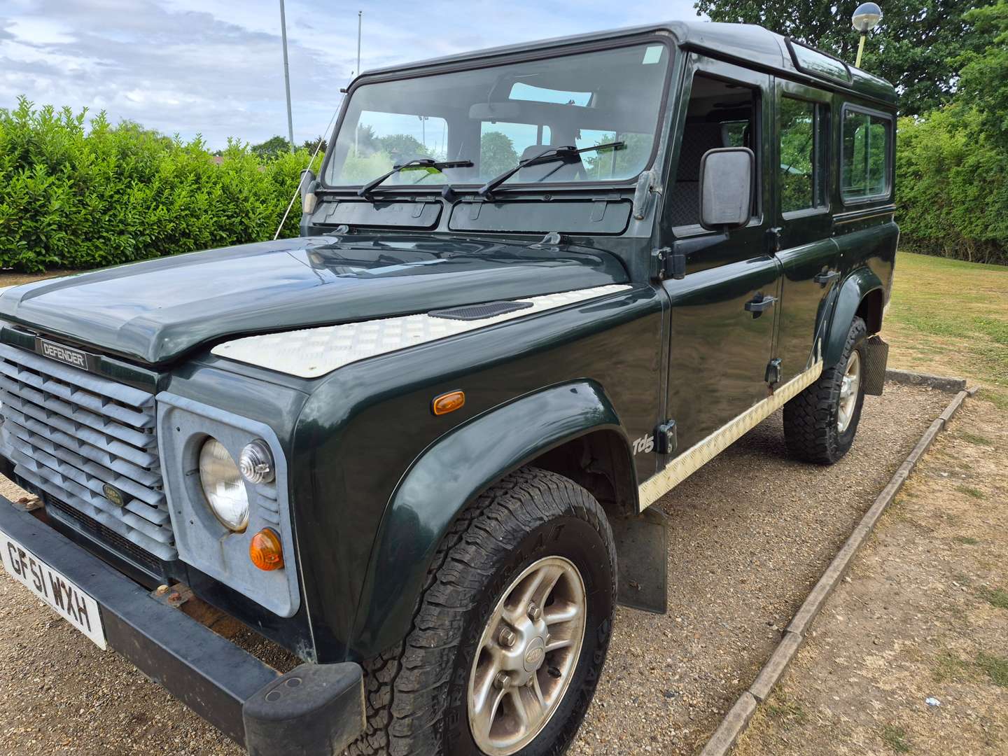 <p>2001 LAND ROVER DEFENDER</p>