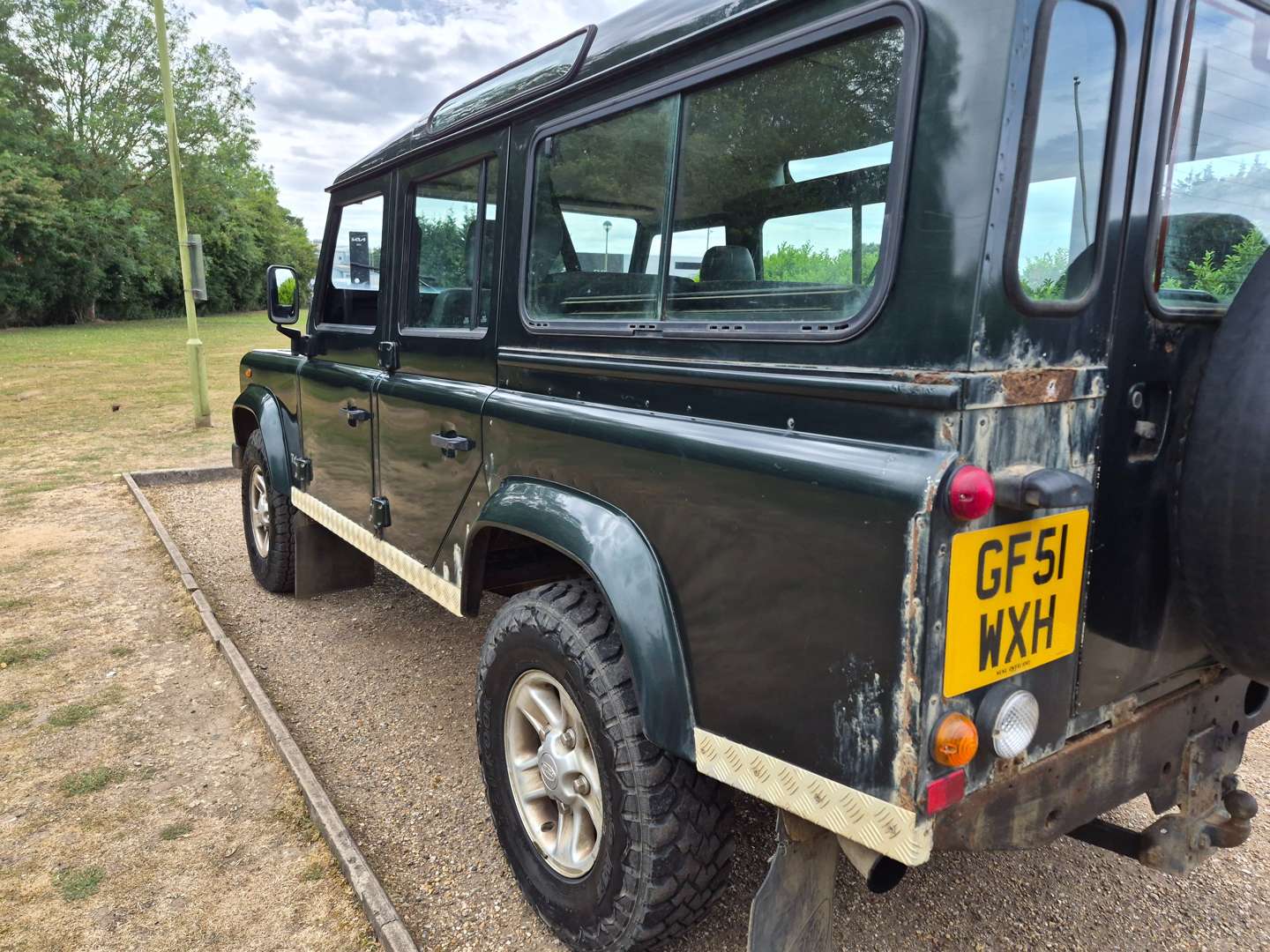 <p>2001 LAND ROVER DEFENDER</p>