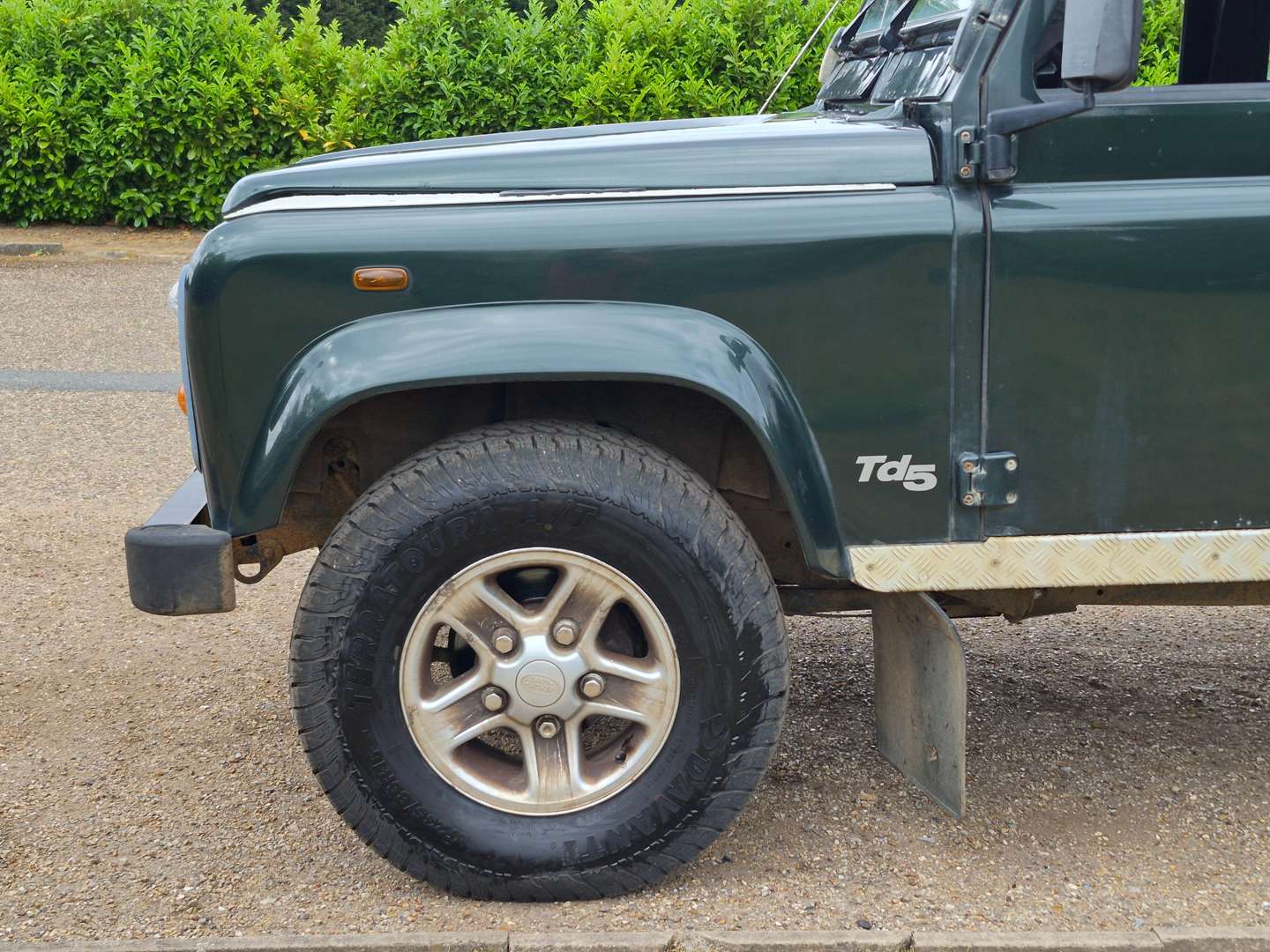<p>2001 LAND ROVER DEFENDER</p>