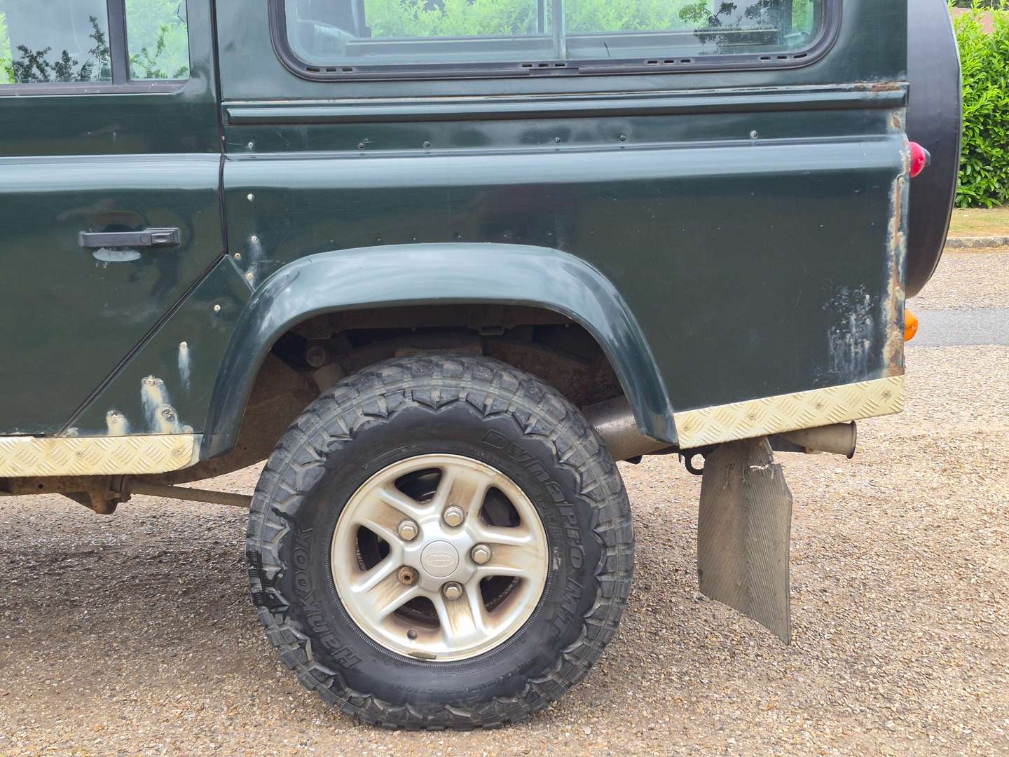<p>2001 LAND ROVER DEFENDER</p>