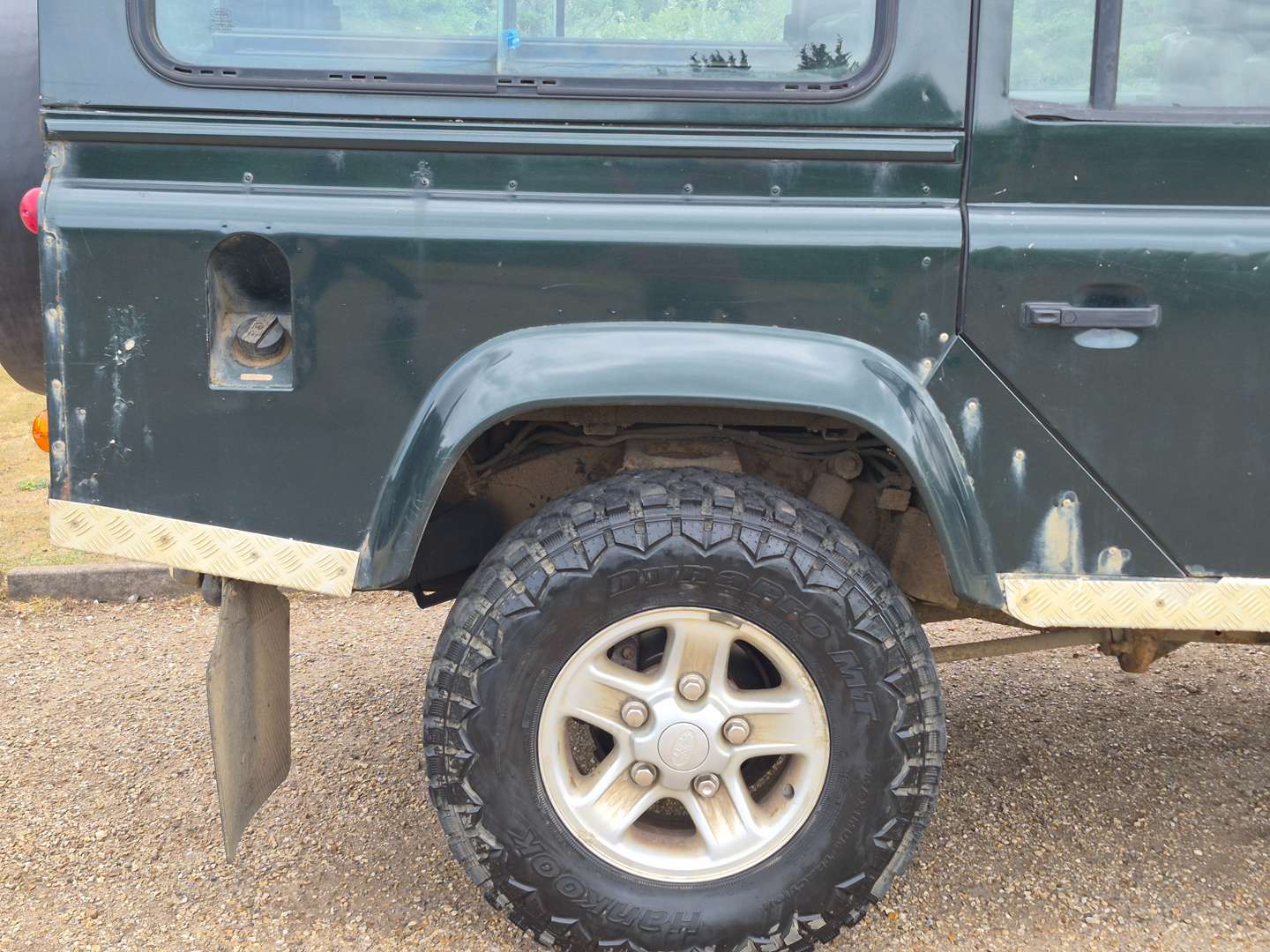 <p>2001 LAND ROVER DEFENDER</p>
