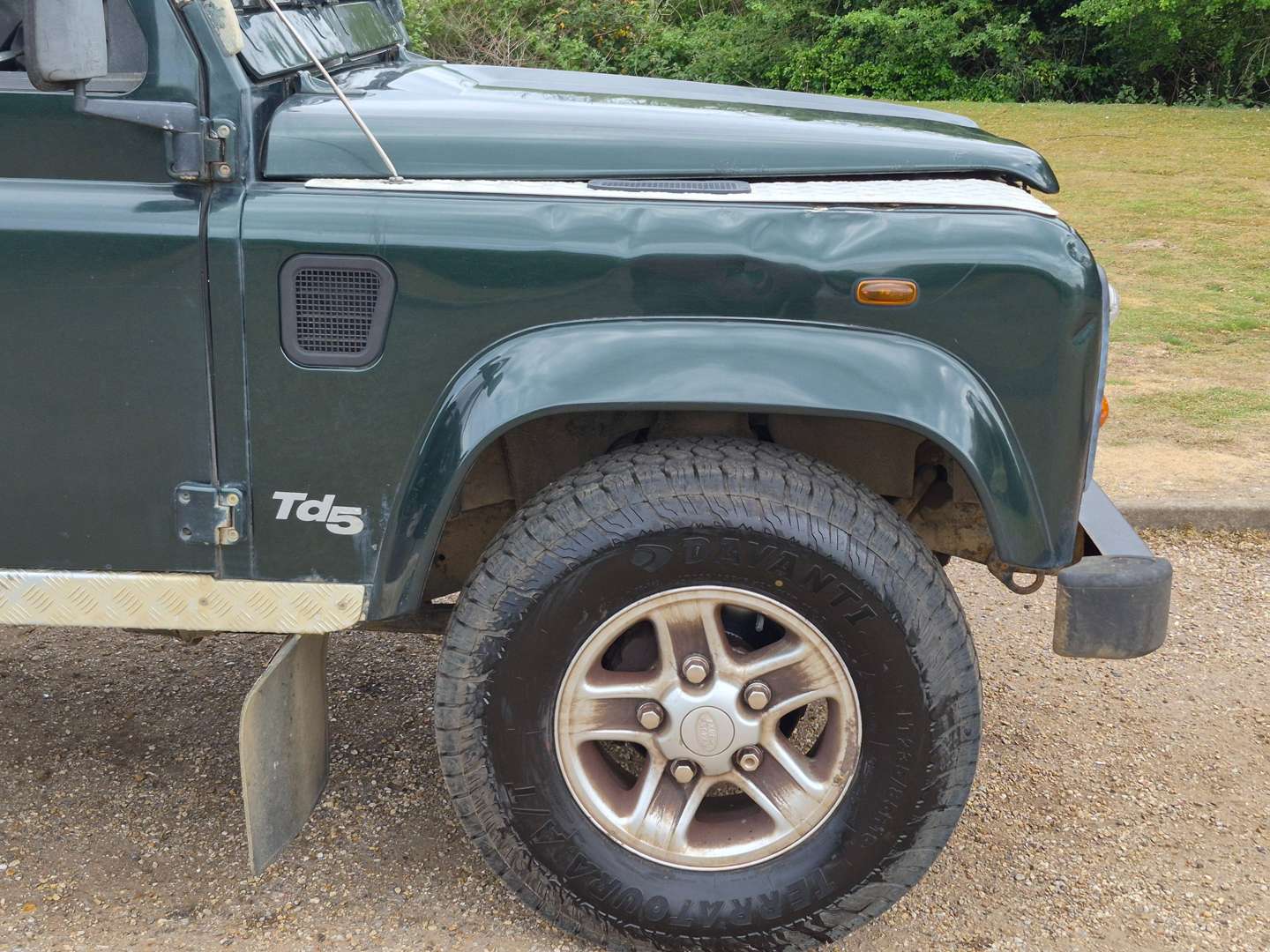 <p>2001 LAND ROVER DEFENDER</p>
