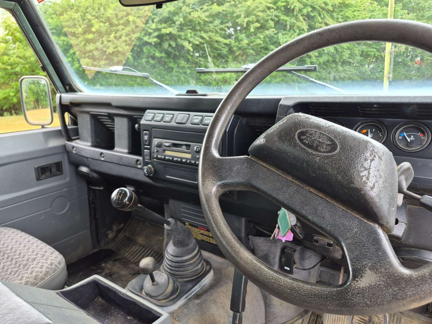 <p>2001 LAND ROVER DEFENDER</p>