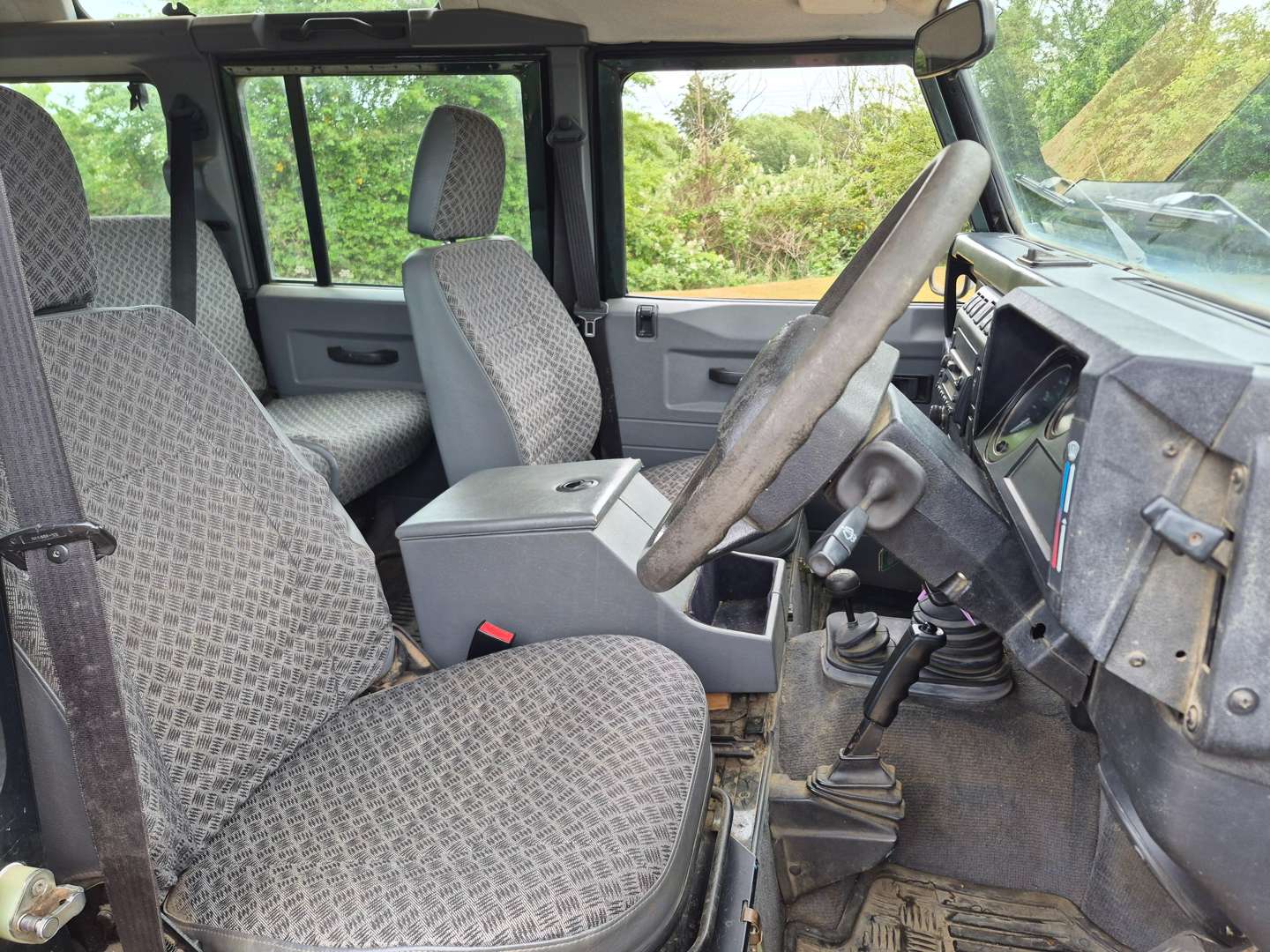 <p>2001 LAND ROVER DEFENDER</p>