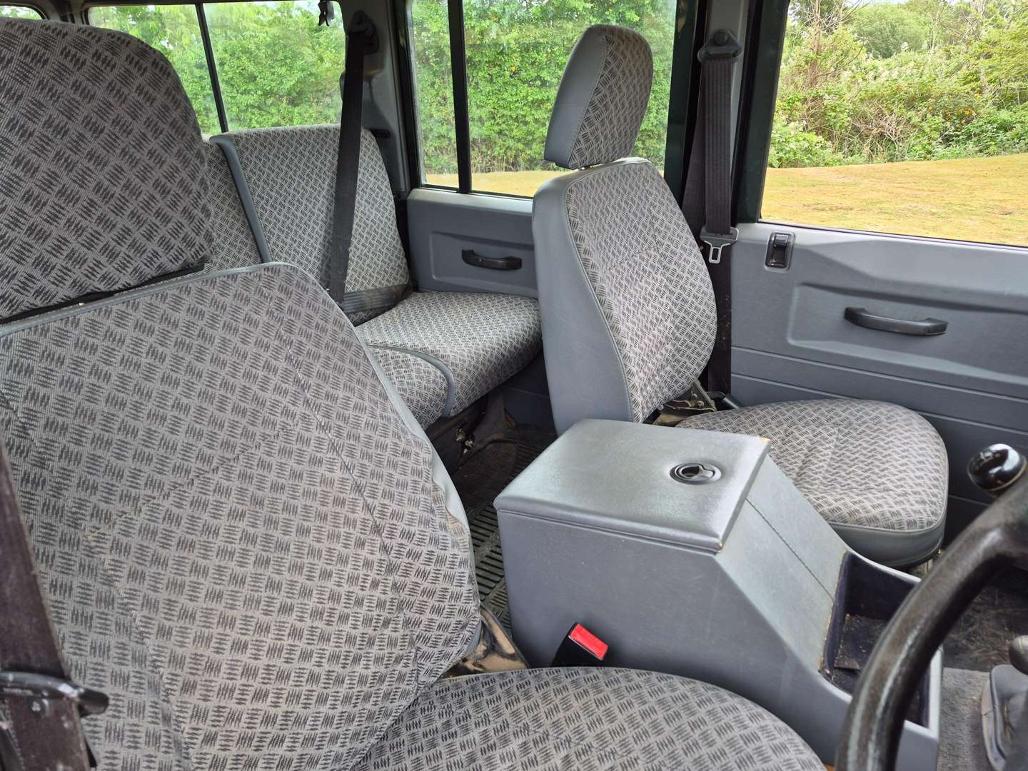 <p>2001 LAND ROVER DEFENDER</p>