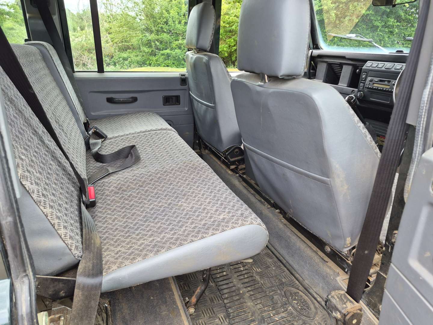 <p>2001 LAND ROVER DEFENDER</p>