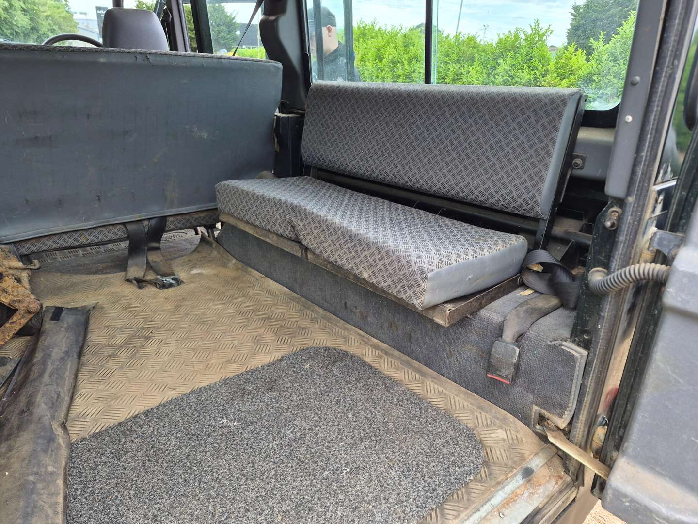 <p>2001 LAND ROVER DEFENDER</p>