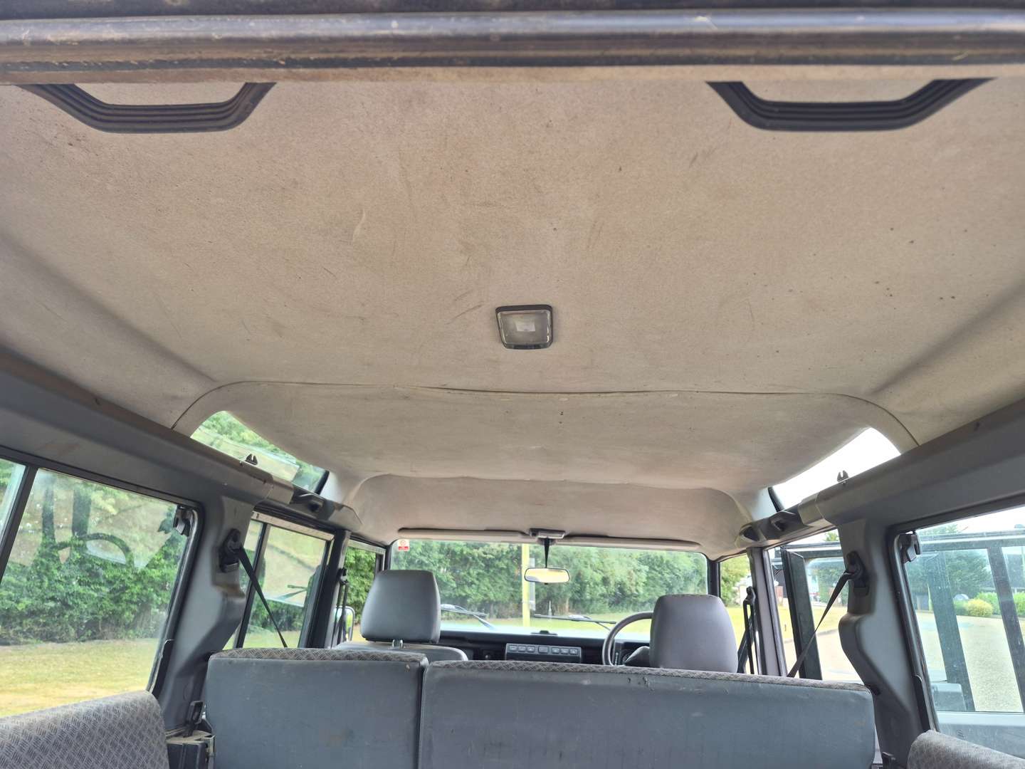 <p>2001 LAND ROVER DEFENDER</p>