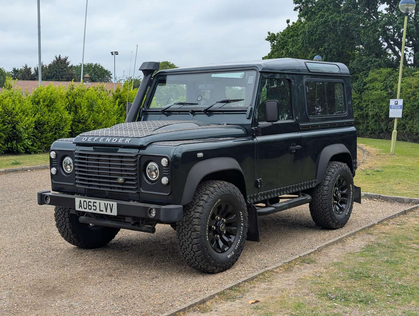 <p>2015 LAND ROVER DEFENDER 90</p>