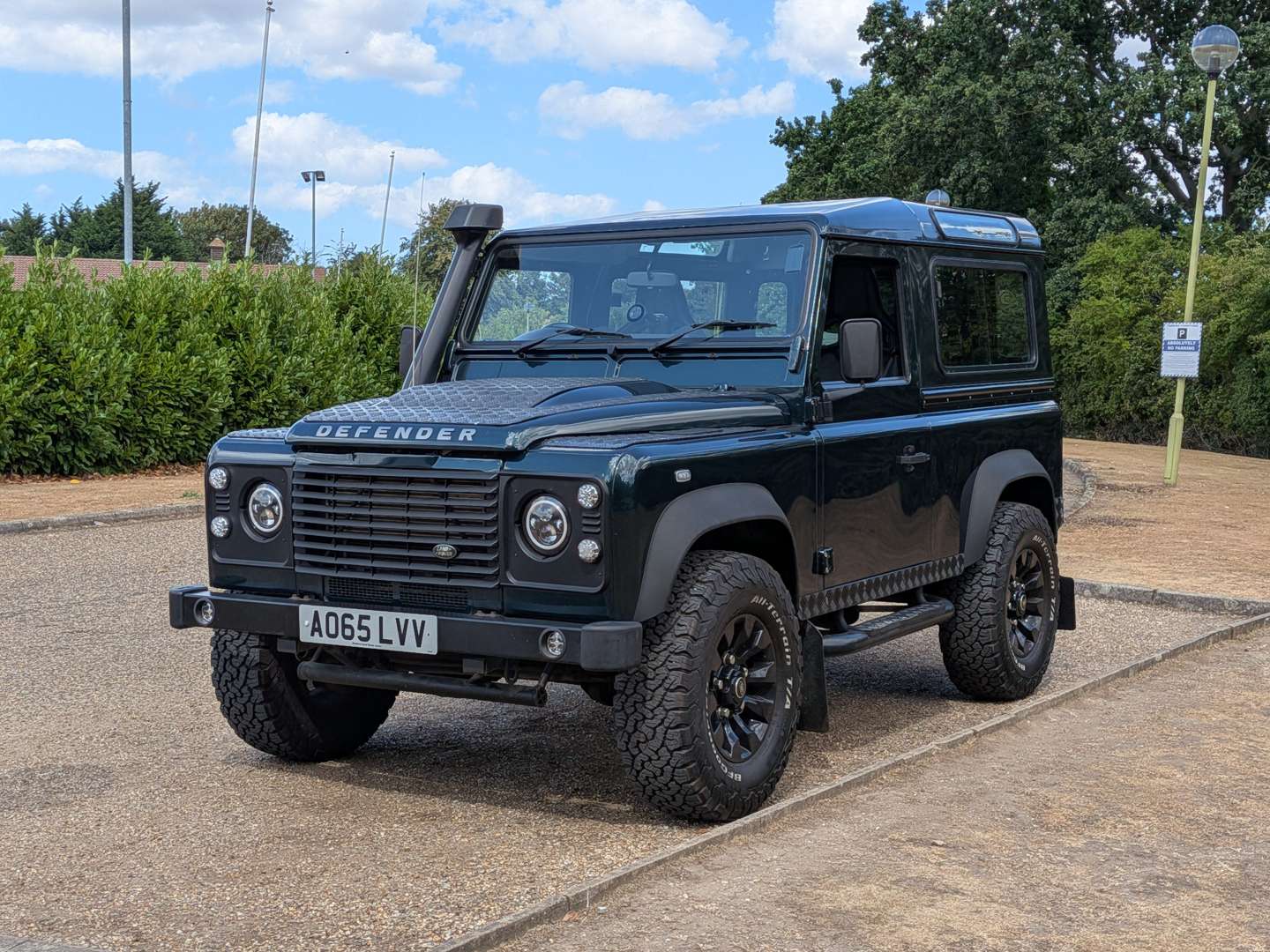 <p>2015 LAND ROVER DEFENDER 90</p>