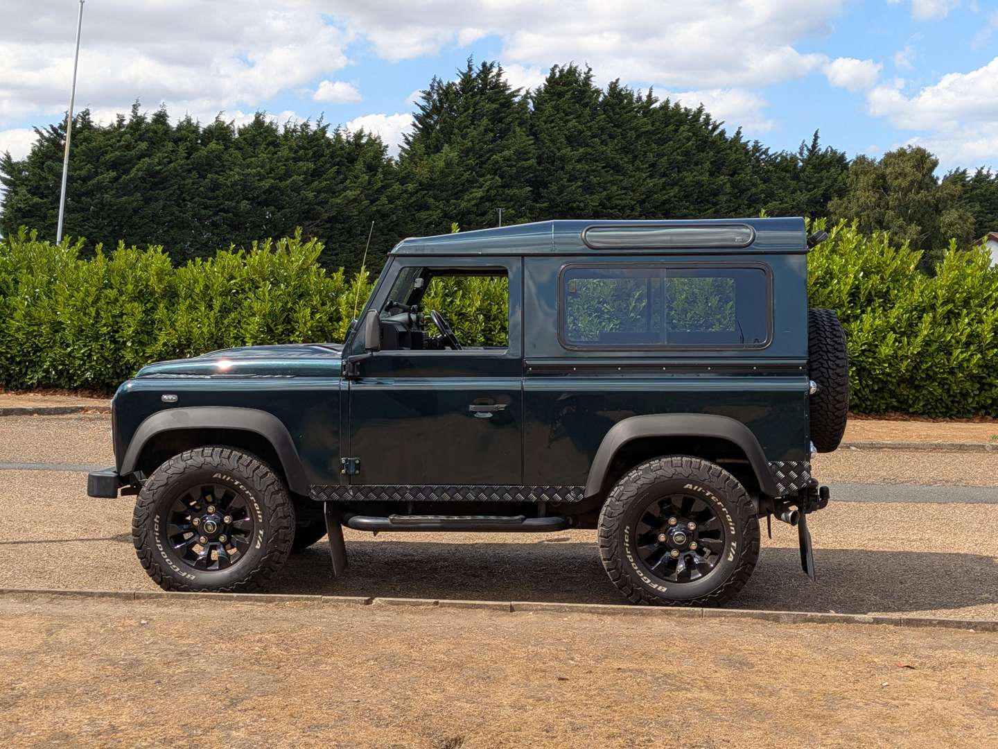 <p>2015 LAND ROVER DEFENDER 90</p>