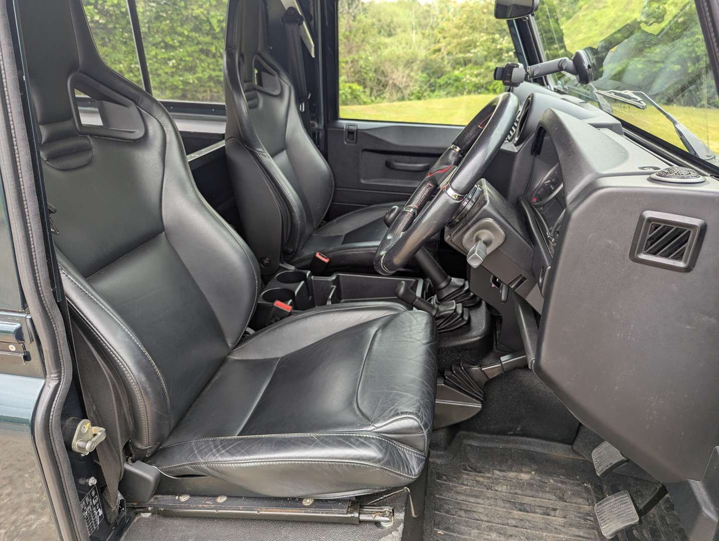 <p>2015 LAND ROVER DEFENDER 90</p>