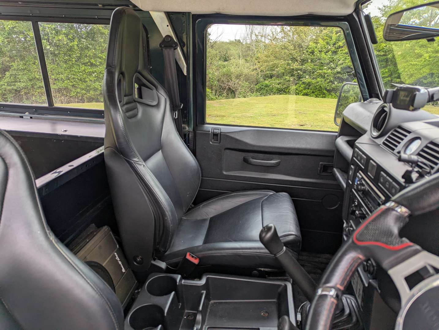 <p>2015 LAND ROVER DEFENDER 90</p>