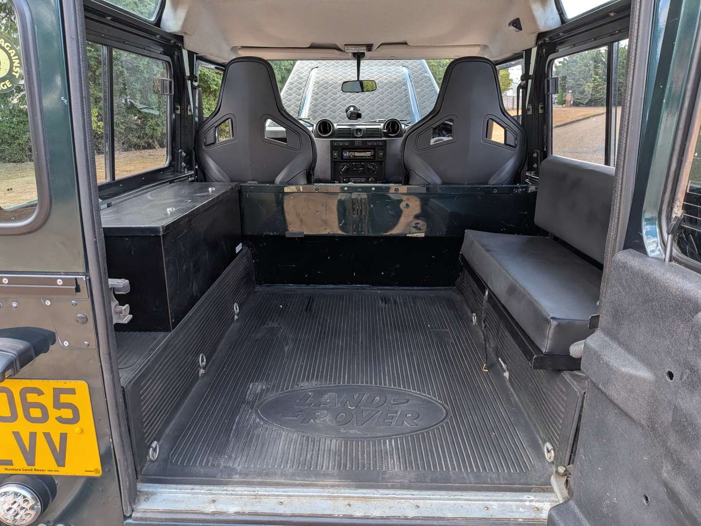 <p>2015 LAND ROVER DEFENDER 90</p>